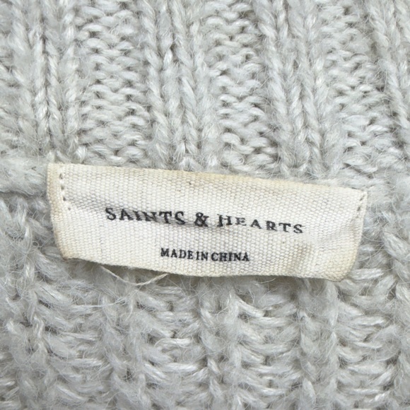 Saints & Hearts Cozy Light Grey Button-Up Deep V Cropped Sweater size Medium - Picture 2 of 10